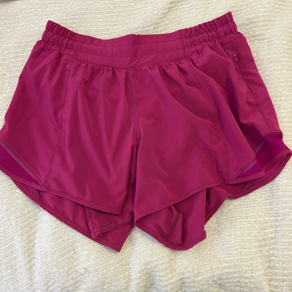 LULULEMON Ripened Rasperry Hotty Hot low rise 4” shorts